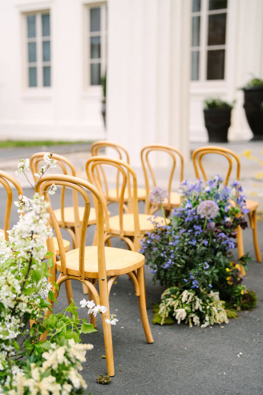 close up on the ceremony flowers and chairs at a wadsworth mansion wedding